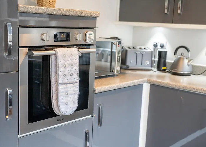 Beautiful & Luxurious Home - Free Parking, Wi-Fi