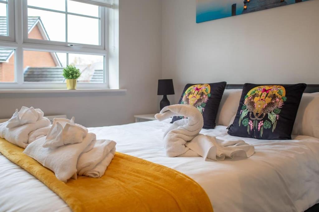 Beautiful & Luxurious - Free Parking, Wi-fi Holiday home Heywood