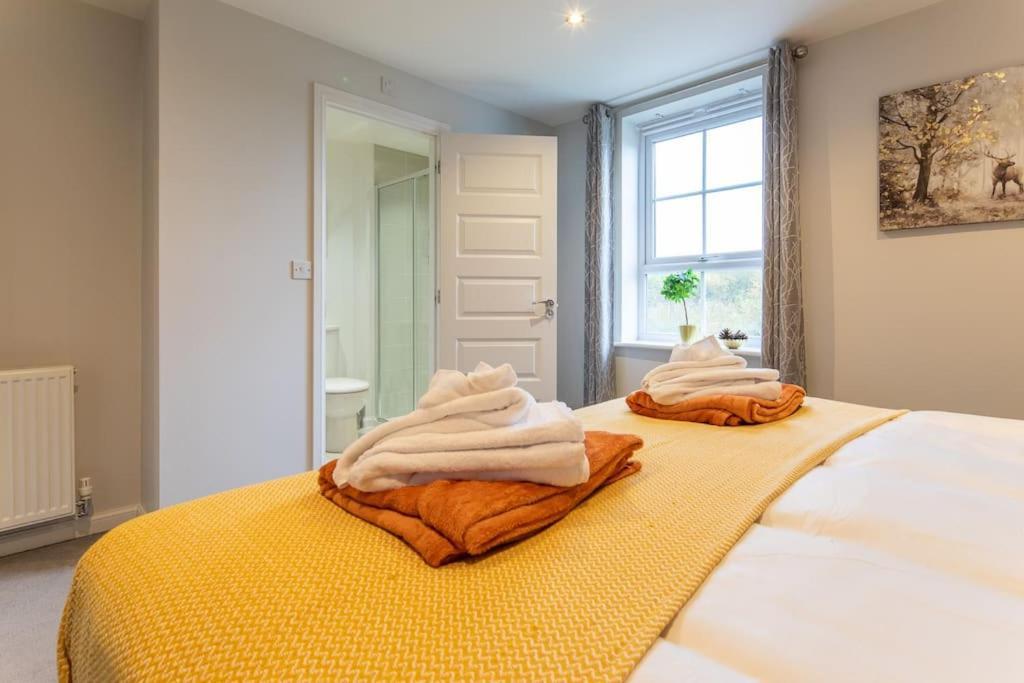 Beautiful & Luxurious - Free Parking, Wi-fi Holiday home *