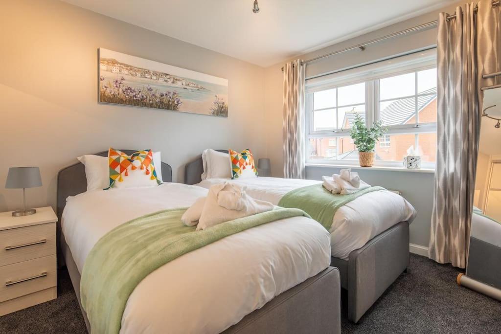 Holiday home Beautiful & Luxurious - Free Parking, Wi-fi