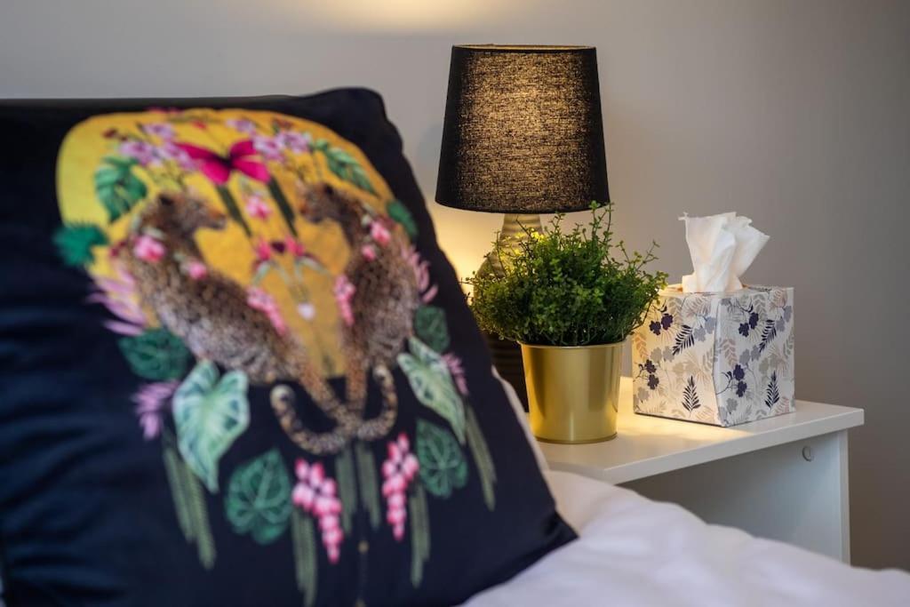 Beautiful & Luxurious - Free Parking, Wi-fi Holiday home *
