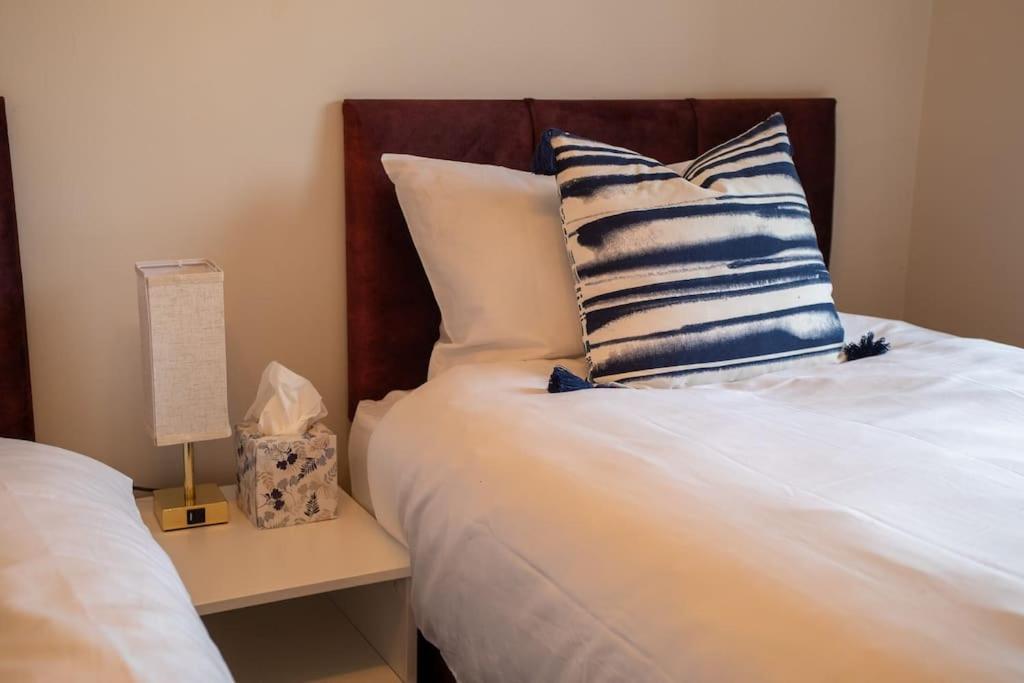 Beautiful & Luxurious - Free Parking, Wi-fi Holiday home *