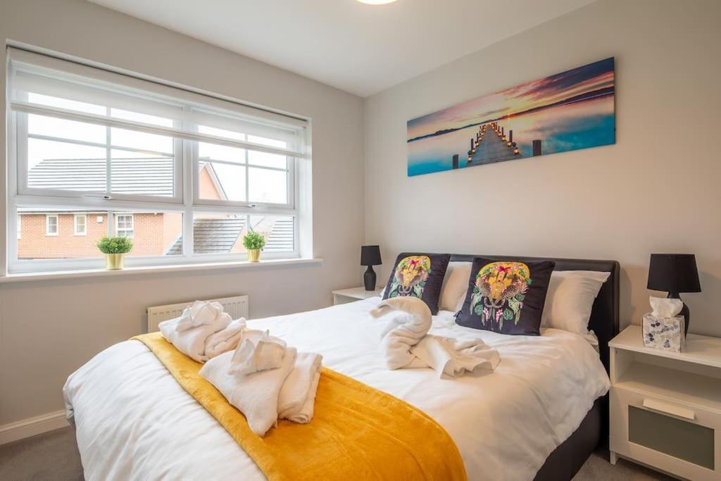 Beautiful & Luxurious - Free Parking, Wi-fi Holiday home *
