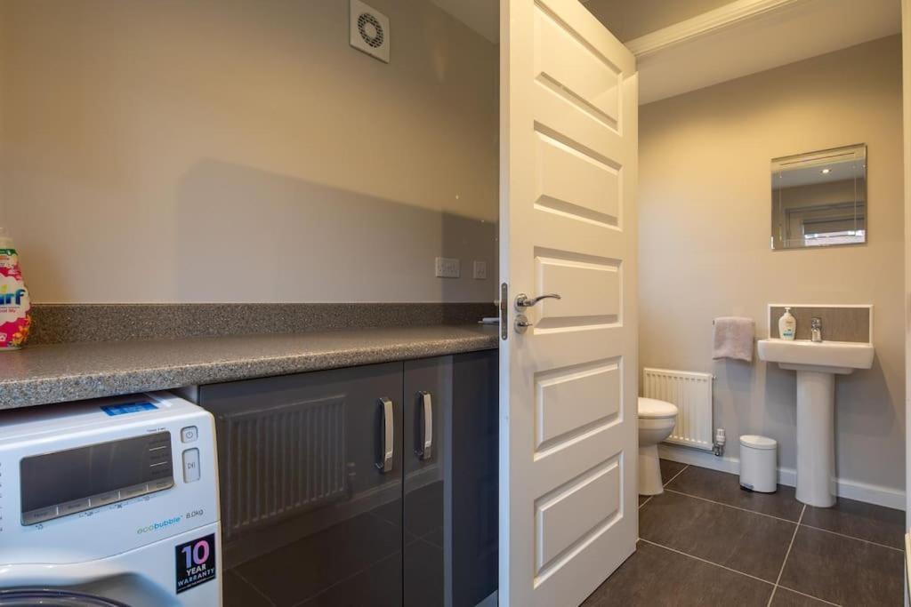 Beautiful & Luxurious - Free Parking, Wi-fi * Heywood