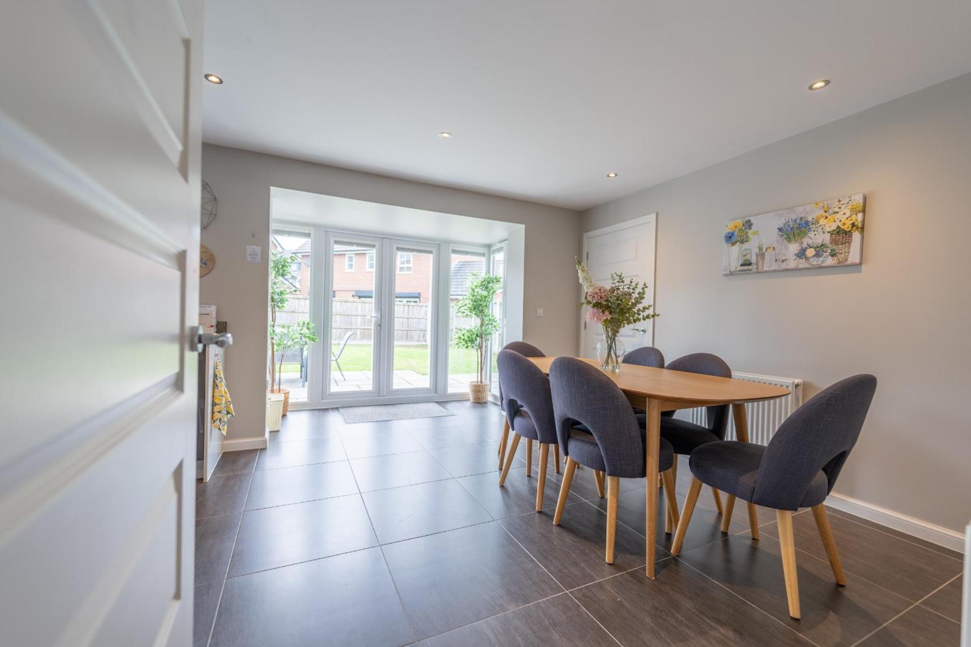 Beautiful & Luxurious - Free Parking, Wi-fi Heywood